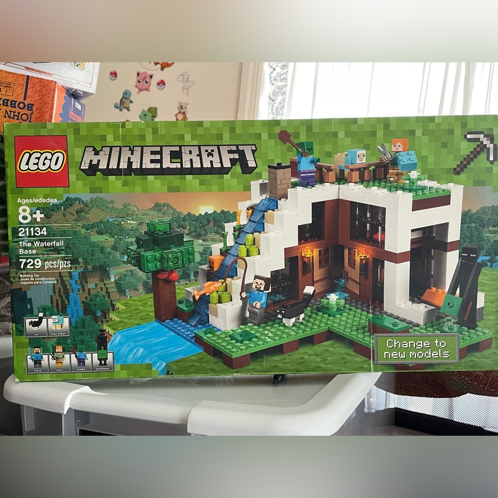 Lego Minecraft The Waterfall Base – Green and Blue Landscape